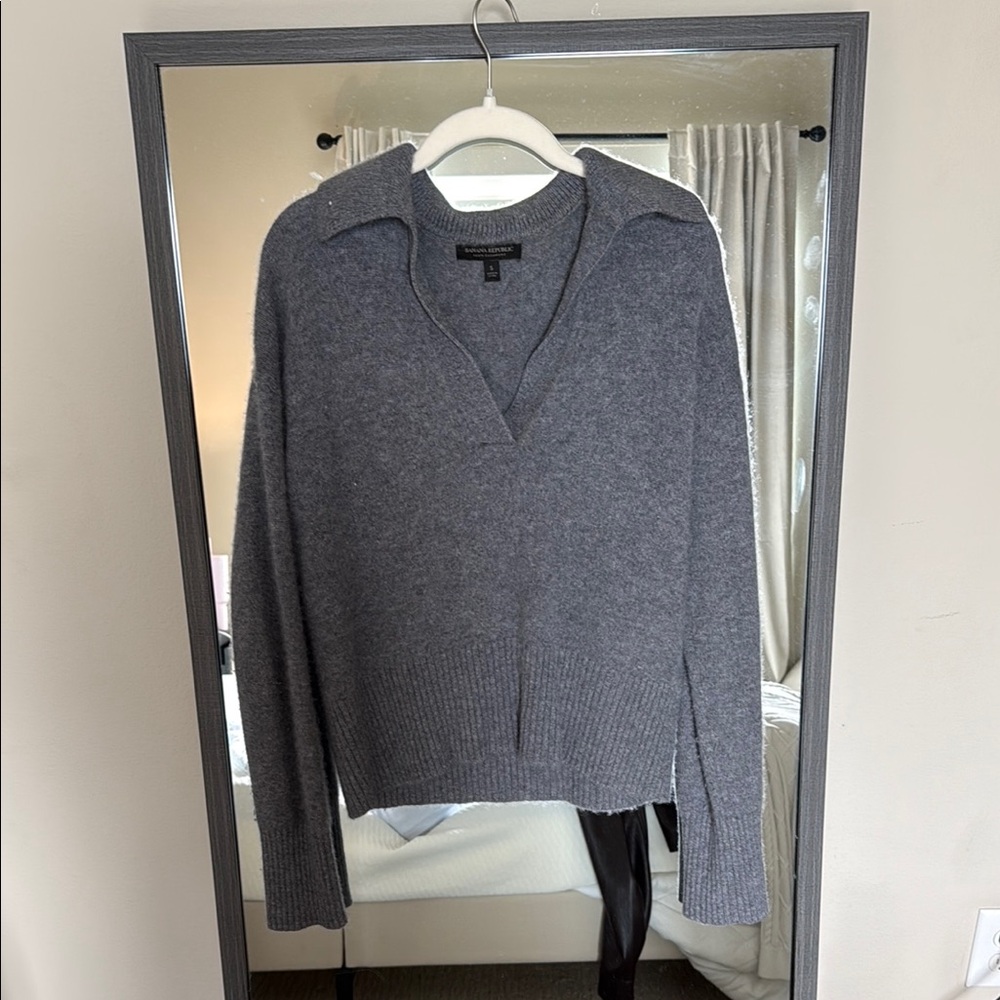 Banana Republic Gray V-Neck Sweater with Ribbed Trim